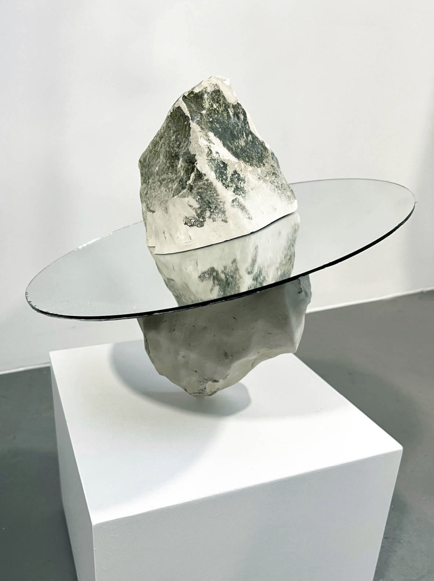 Berg - Chalk, mirror, wood - 18 x 23 x 18 cm